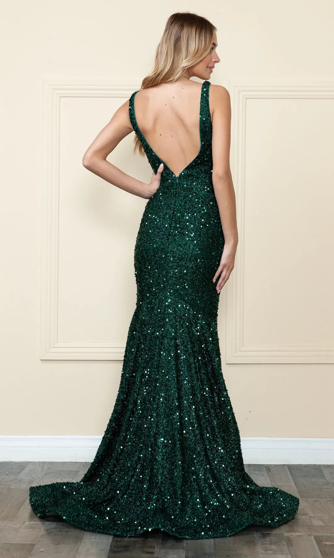 Glamorous Mermaid V-Neck Sleeveless Backless Sparkly Green Long Prom Dresses Women