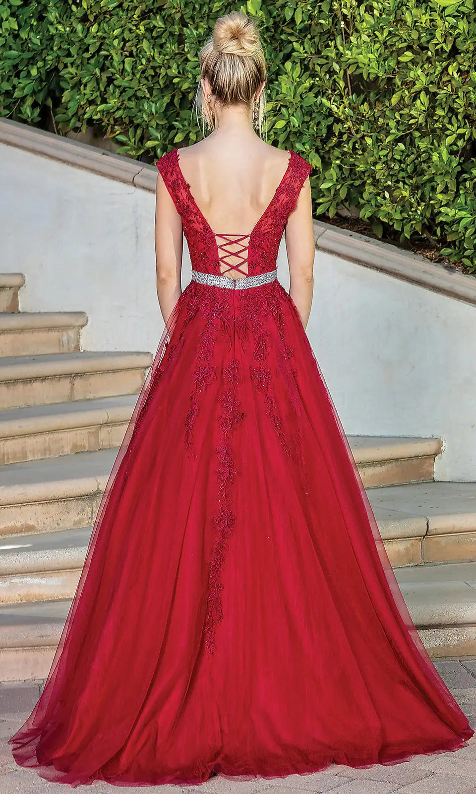 Gorgeous A-Line Boat-Neck Cap-Sleeve Beaded Corset Burgundy Long Prom Dresses Women