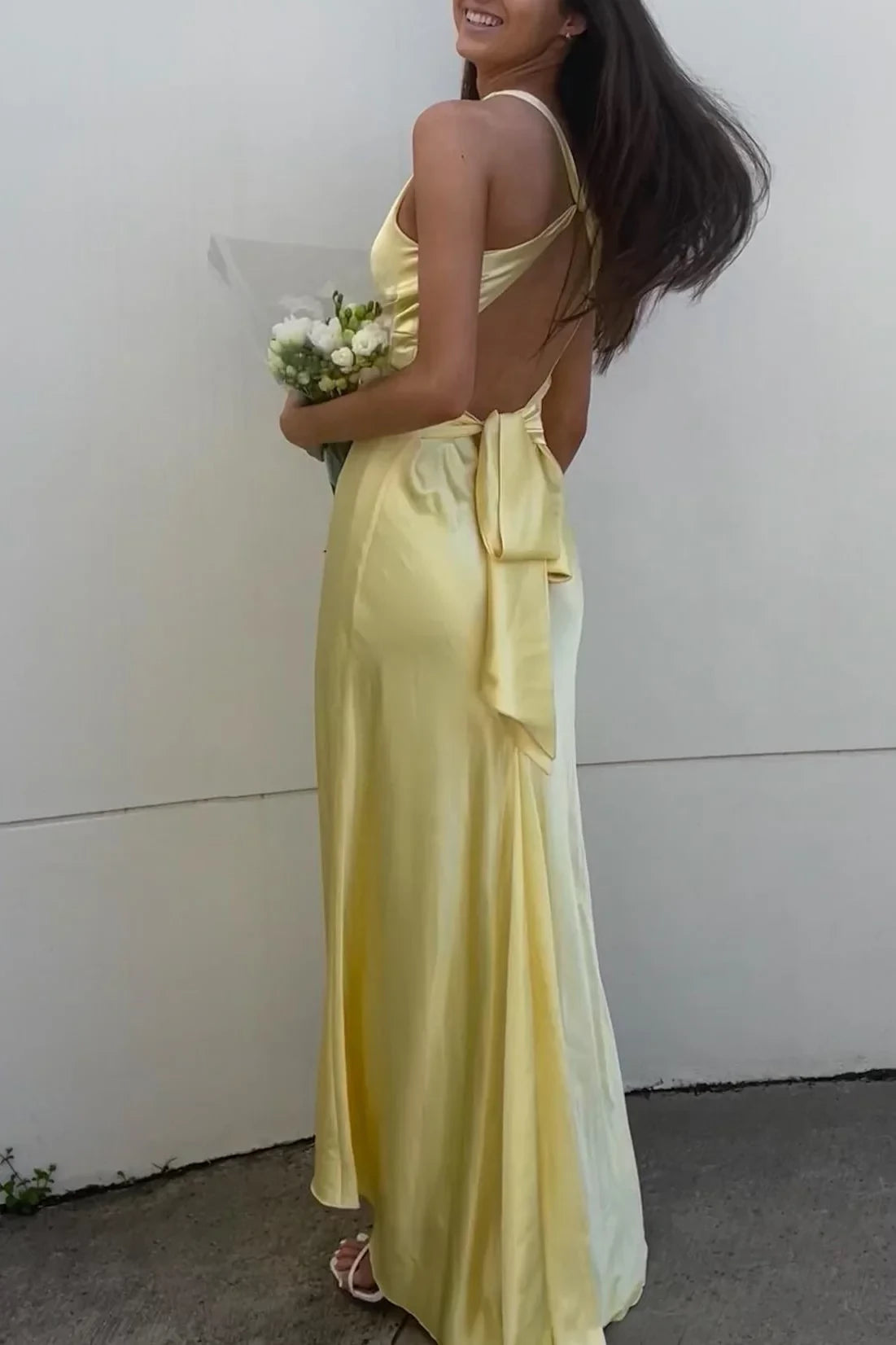 Lustrous Slim Plunge Halter Neck Sleeveless Tie Back Floor Length Evening Dress