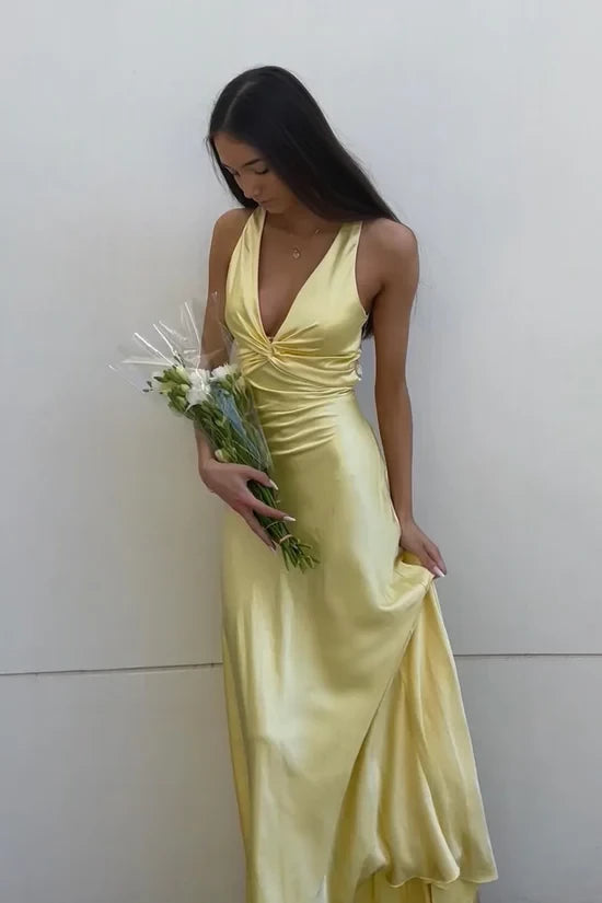 Lustrous Slim Plunge Halter Neck Sleeveless Tie Back Floor Length Evening Dress