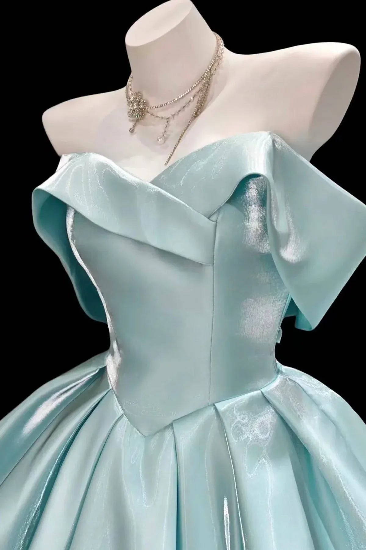 Mint Strapless Structured Neckline Voluminous A-Line Homecoming Dress