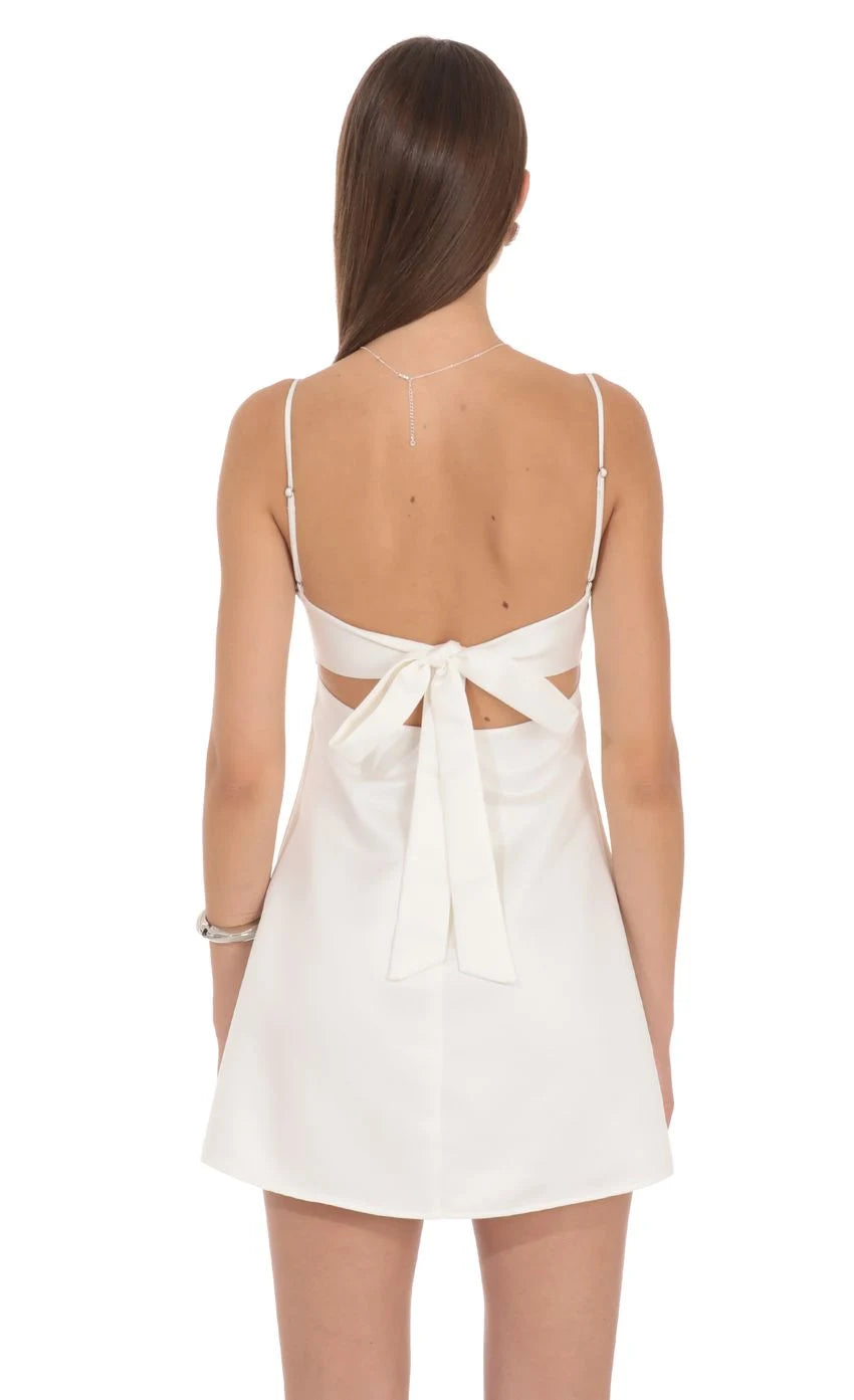 Sparkling A-Line Sweetheart Sleeveless Sequin Tie-Back White Mini Homecoming Dress