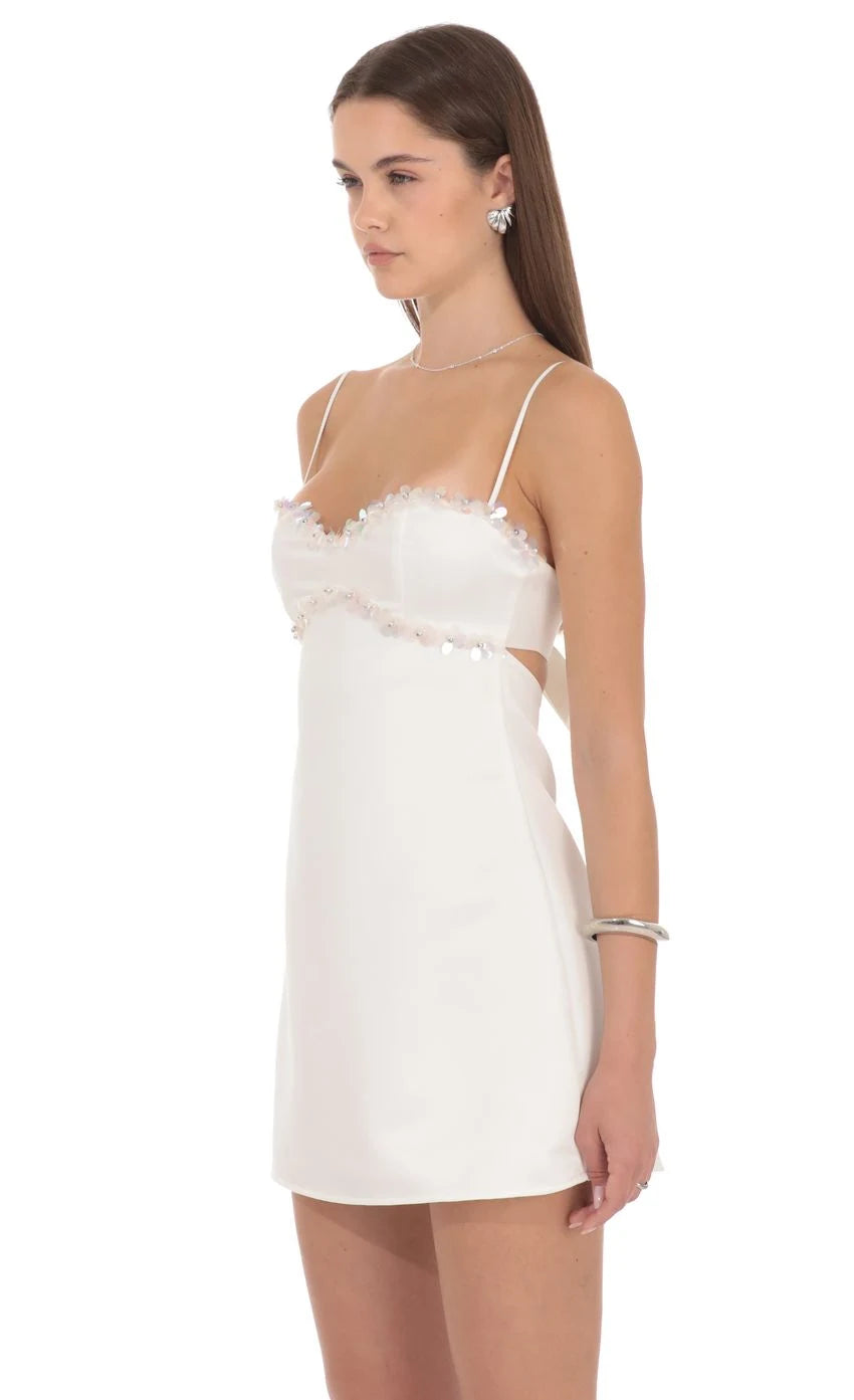 Sparkling A-Line Sweetheart Sleeveless Sequin Tie-Back White Mini Homecoming Dress