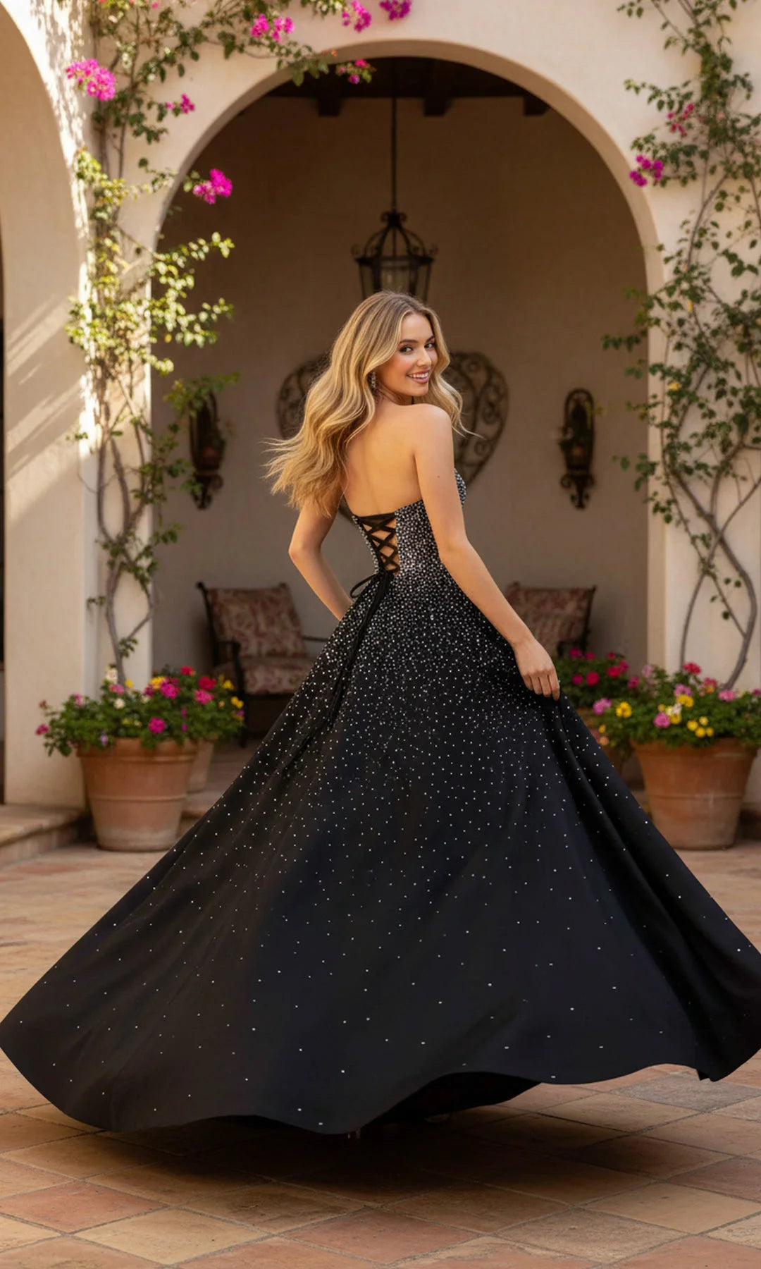 Stunning A-Line Sweetheart Strapless Beaded Corset Black Long Prom Dresses Women