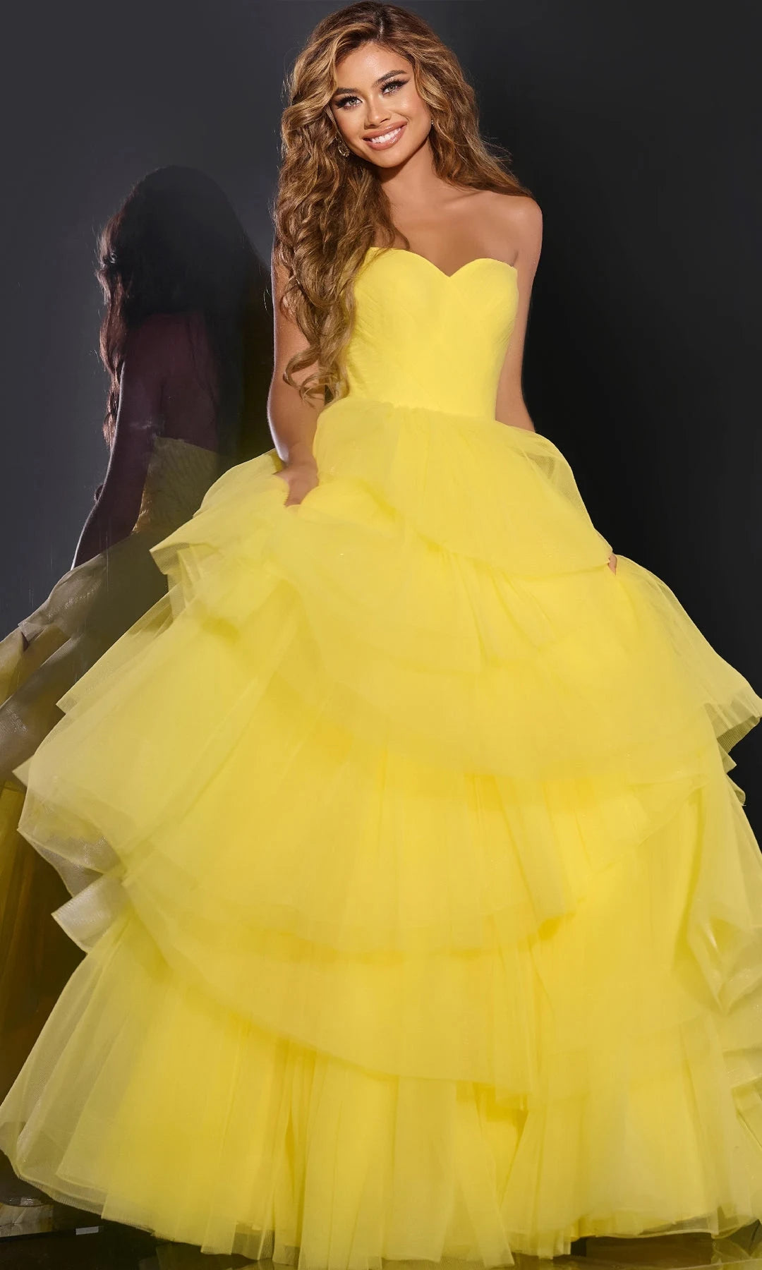 Stunning Ballgown Sweetheart Strapless Tiered Pleated Yellow Long Prom Dresses Women