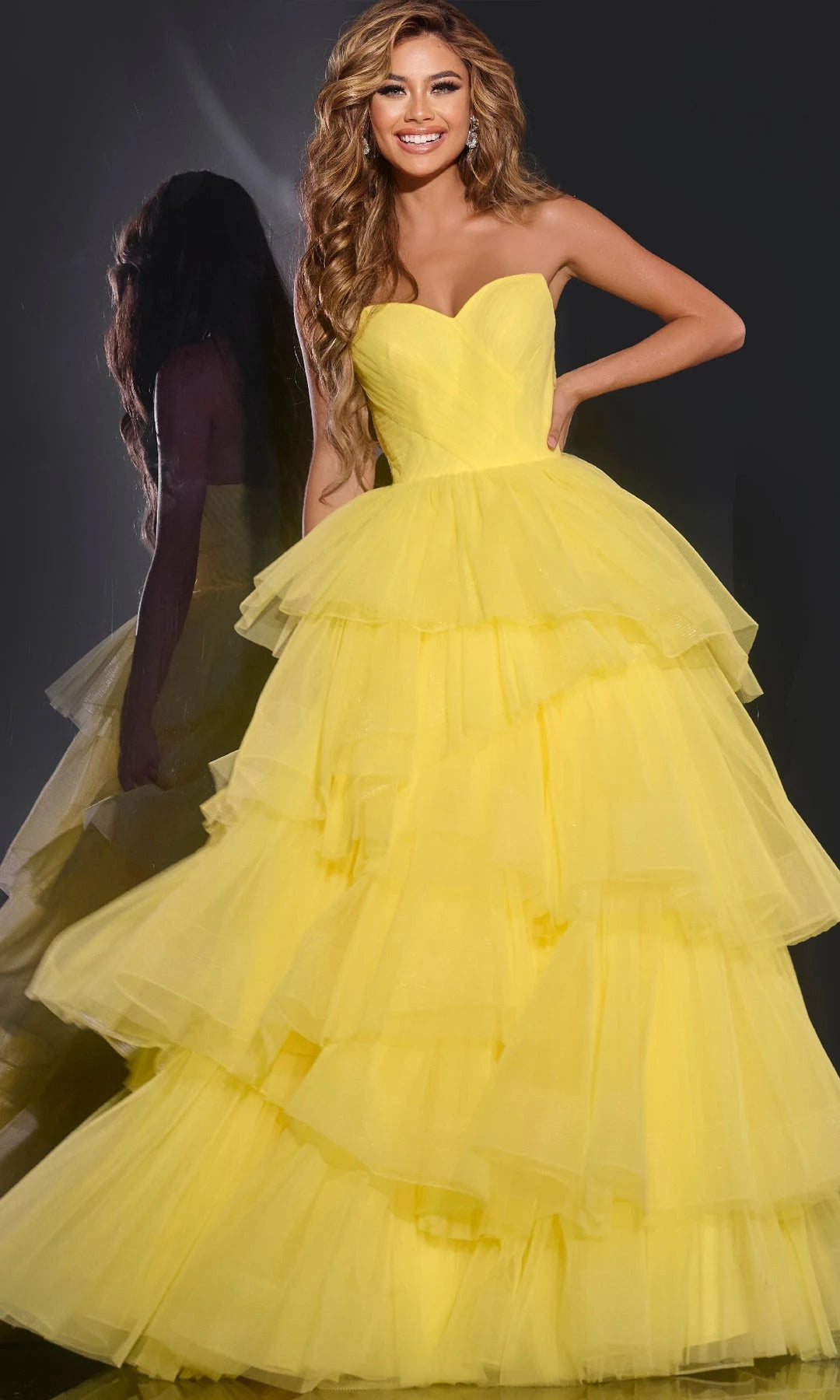 Stunning Ballgown Sweetheart Strapless Tiered Pleated Yellow Long Prom Dresses Women