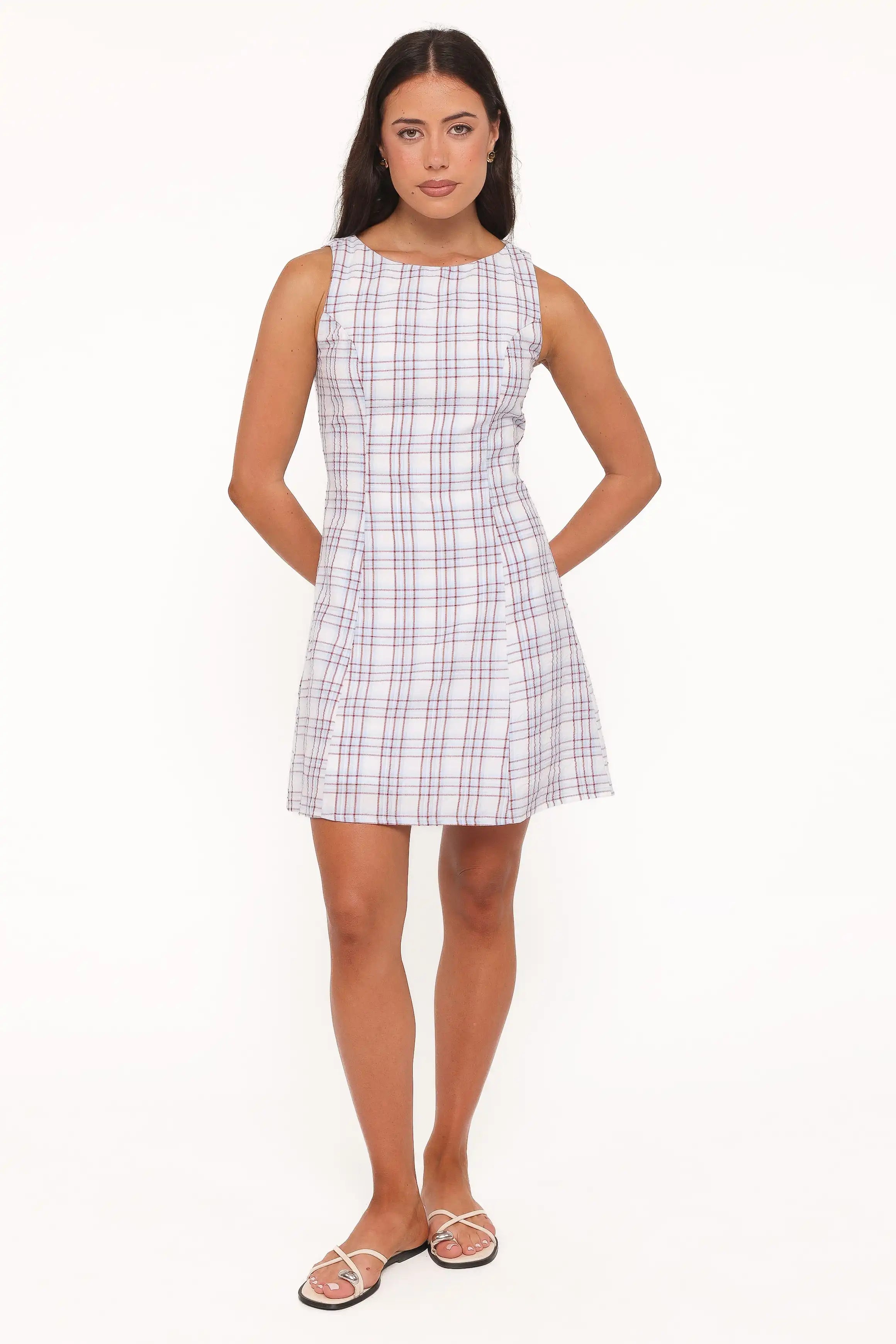 Stylish A-Line Round Neck Sleeveless Plaid Pleated Mini Homecoming Dress