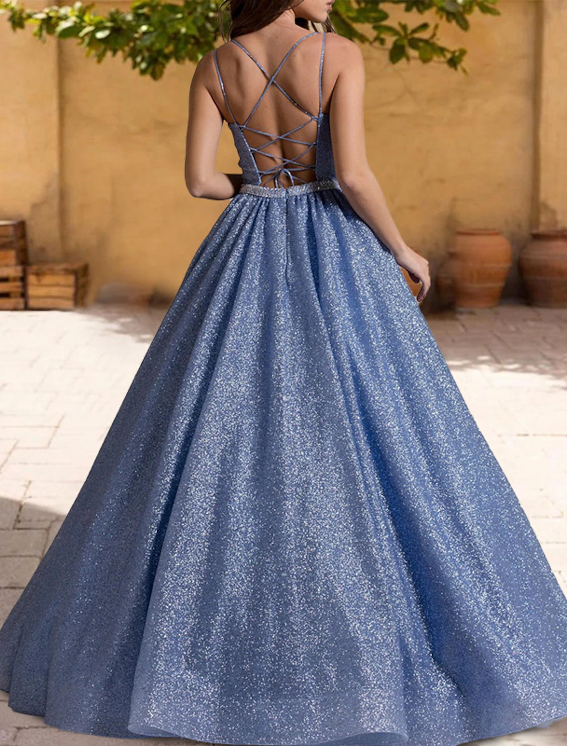 Wholesale Sparkling Tulle Ball Gown Spaghetti Strap Floor Length Quinceanera Sweet 16 Dress.