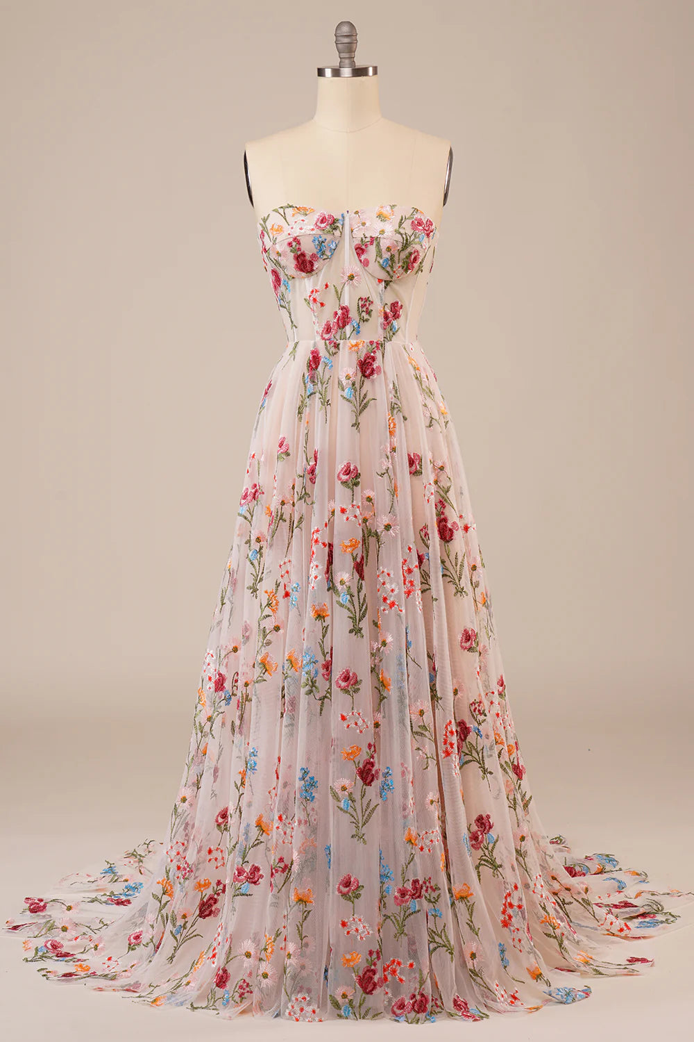 Wholesa Tulle Strapless Sweep Train Long Wedding Dress with Embroidery