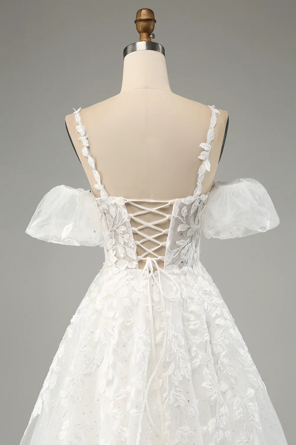 Wholesa A-Line Tulle Spaghetti Straps Wedding Dress with Appliques