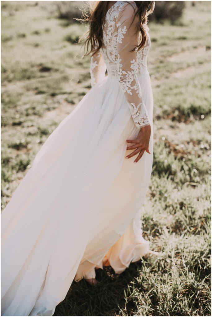 Wholesa A-line Scoop Lace Long Sleeve Rustic Wedding Dresses