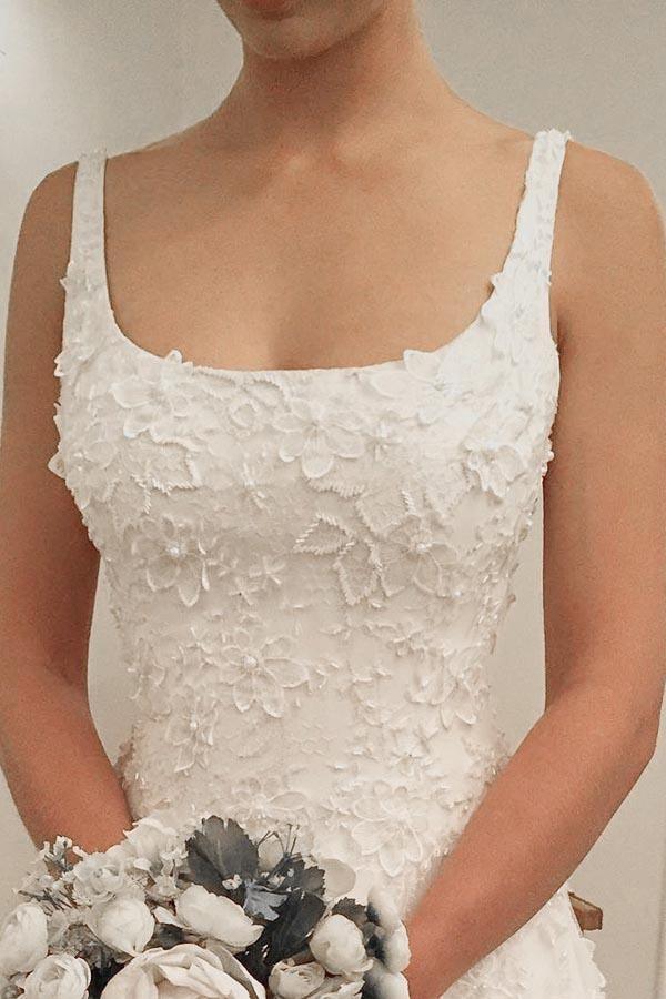 Wholesa A-line Scoop Sweep Sleeveless Train Wedding Dress with Appliques