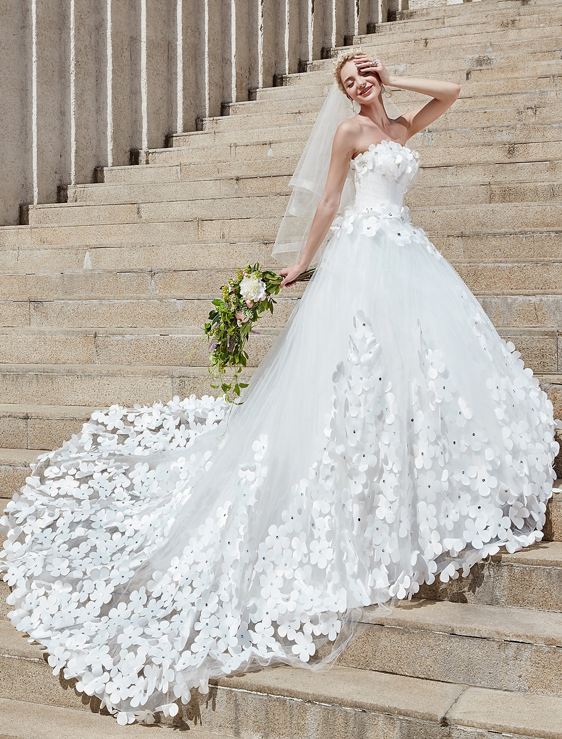 wholesale  Engagement Fall Formal Wedding Dresses Open Back Ball Gown Square Neck Strapless Chapel Train Lace Bridal Gowns With Crystals Flower Summer Wedding Party