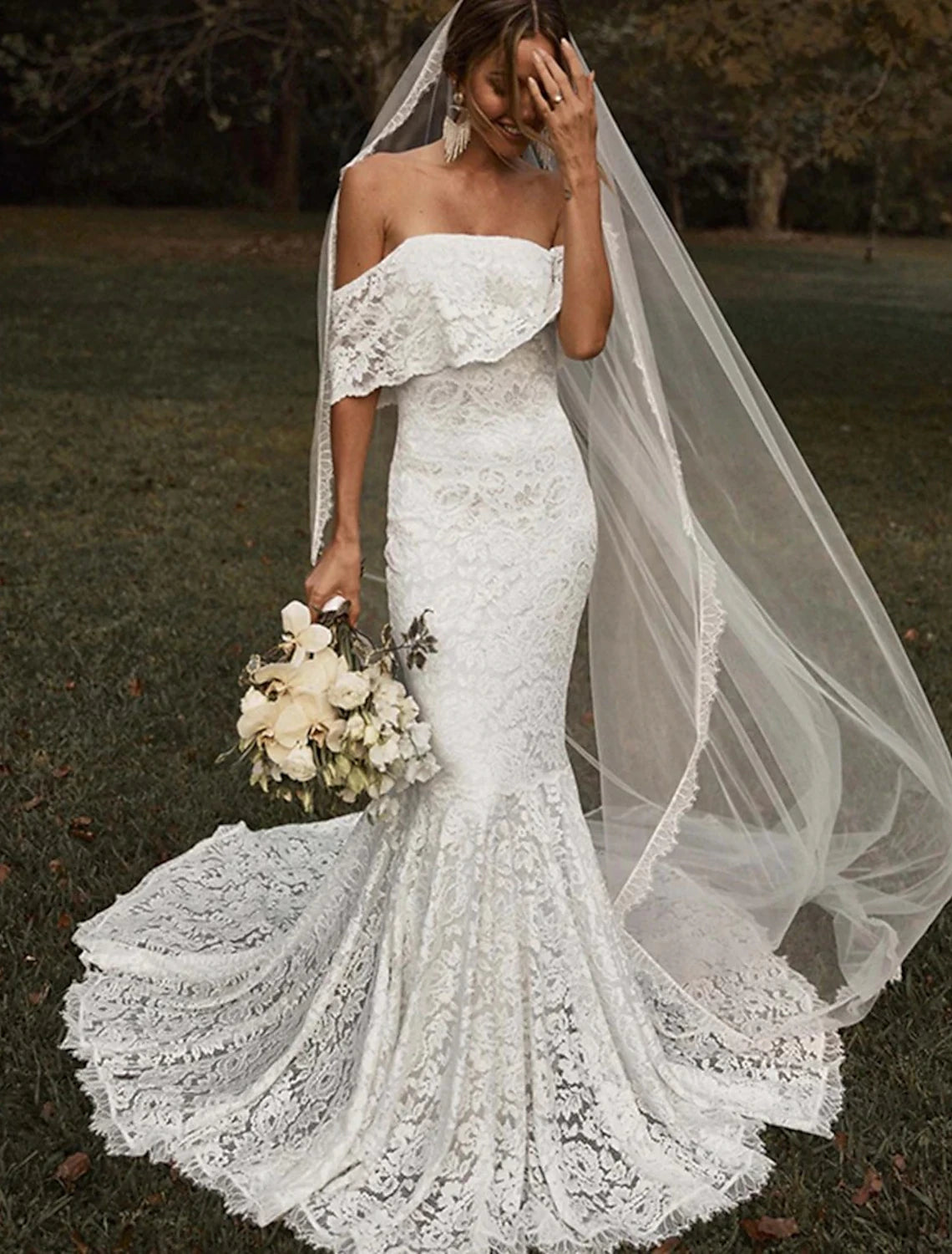 wholesale  Beach Vintage Boho Wedding Dresses Mermaid / Trumpet Off Shoulder Short Sleeve Court Train Lace Bridal Gowns With Solid Color