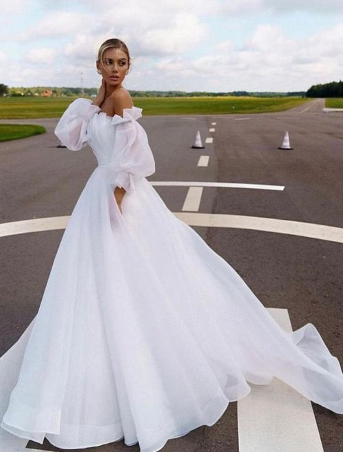 wholesale Beach Casual Wedding Dresses A-Line Off Shoulder Long Sleeve Court Train Organza Bridal Gowns With Solid Color