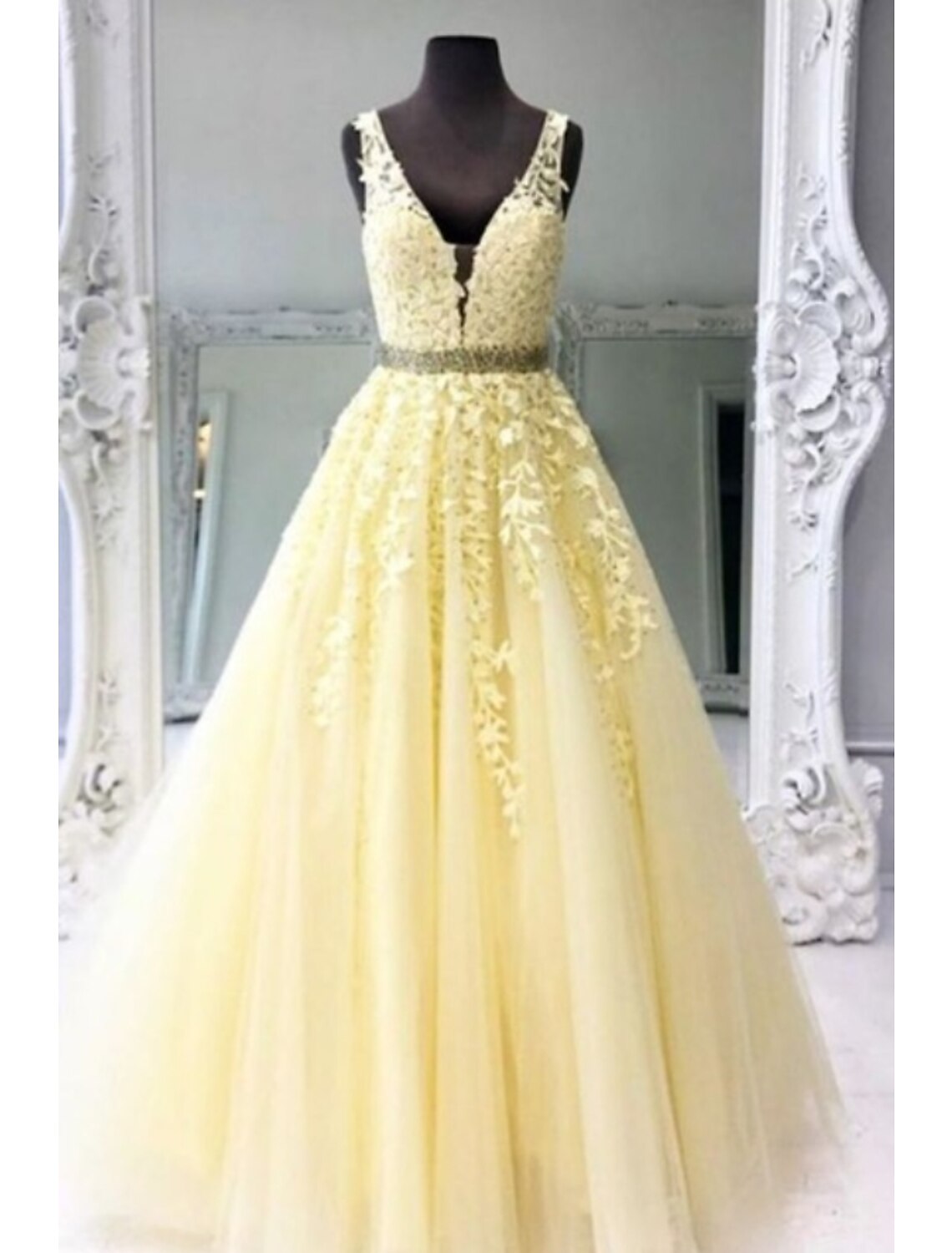 wholesale  Engagement Formal Wedding Dresses A-Line V Neck Sleeveless Sweep / Brush Train Lace Bridal Gowns With Appliques
