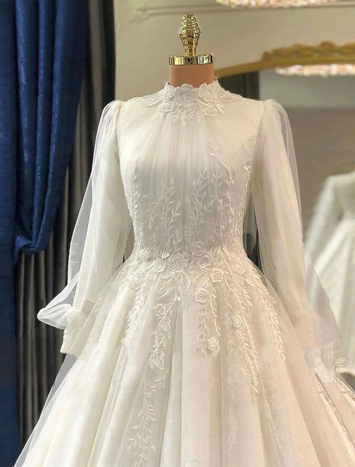 wholesale Engagement Vintage 1940s / 1950s Formal Fall Wedding Dresses Ball Gown High Neck Long Sleeve Court Train Lace Bridal Gowns With Pleats Appliques Summer Wedding Party