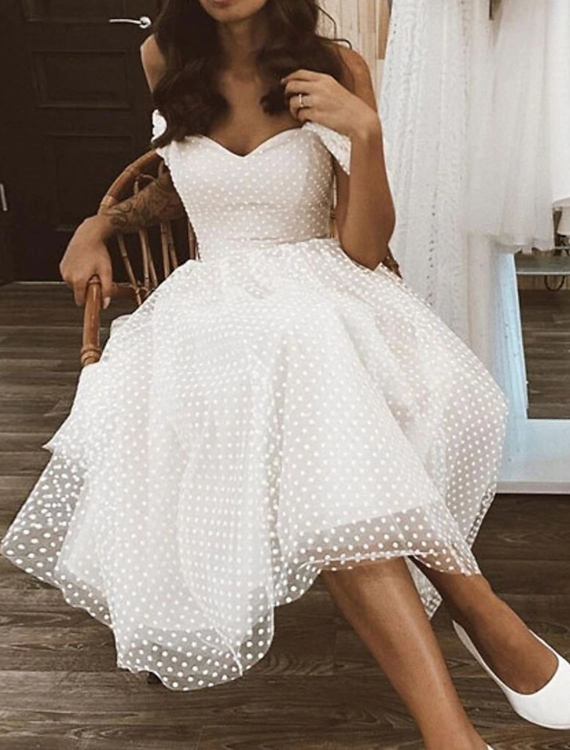 wholesale  Reception Little White Dresses Wedding Dresses A-Line Off Shoulder Cap Sleeve Knee Length Tulle Bridal Gowns With Solid Color