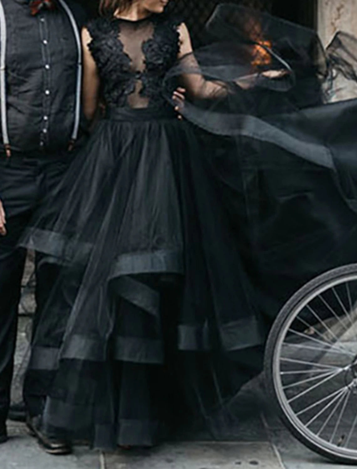 wholesale  Engagement Gothic Black Wedding Dresses Formal Fall A-Line Illusion Neck Sleeveless Sweep / Brush Train Lace Bridal Gowns With Appliques Cascading Ruffles Summer Halloween Wedding Party