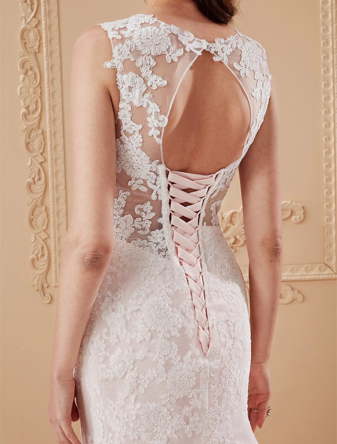 Wholesa Mermaid / Trumpet Plunging Neckline Court Train Lace Tulle Wedding Dress with Appliques