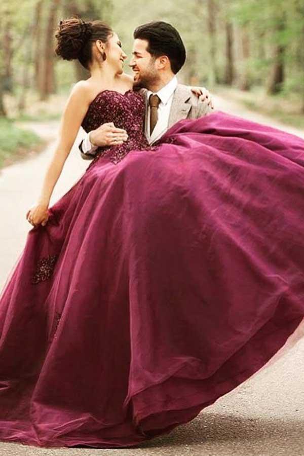 Wholesa A-line Sweetheart Burgundy Tulle Ball Gown Wedding Dress with Handmade Flowers