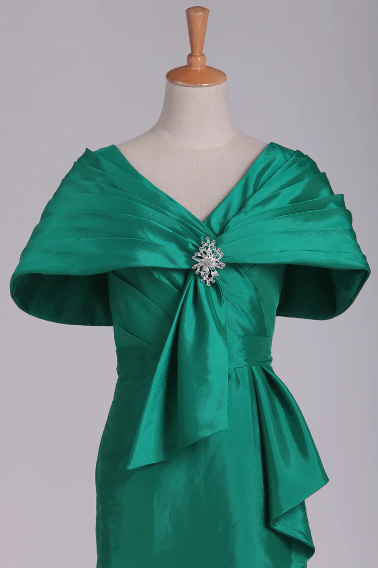 Wholesa Sheath/Cloumn V Neck Knee Length Mother Of The Bride Dress