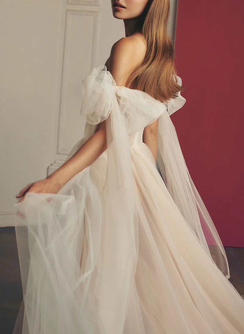 Wholesa A-Line Off-The-Shoulder Beach Pleated Tulle Wedding Dresses With Slit