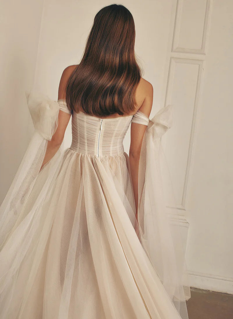 Wholesa A-Line Off-The-Shoulder Beach Pleated Tulle Wedding Dresses With Slit