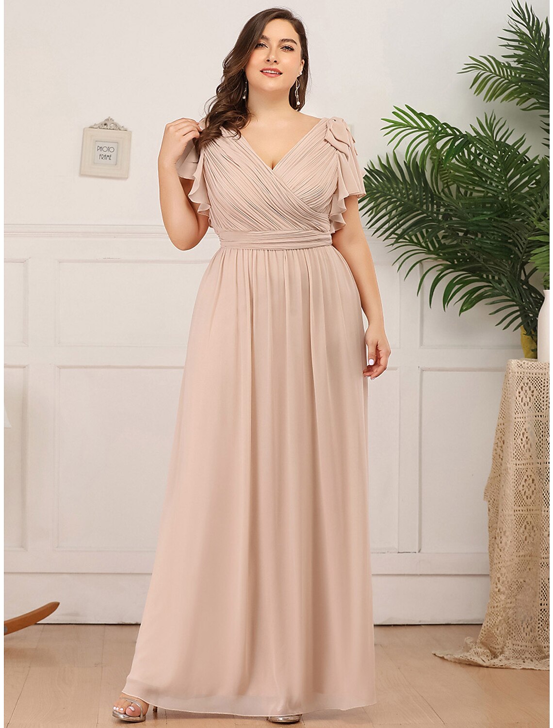 wholesale  A-Line Mother of the Bride Dress Plus Size V Neck Floor Length Chiffon Short Sleeve with Ruffles Ruching