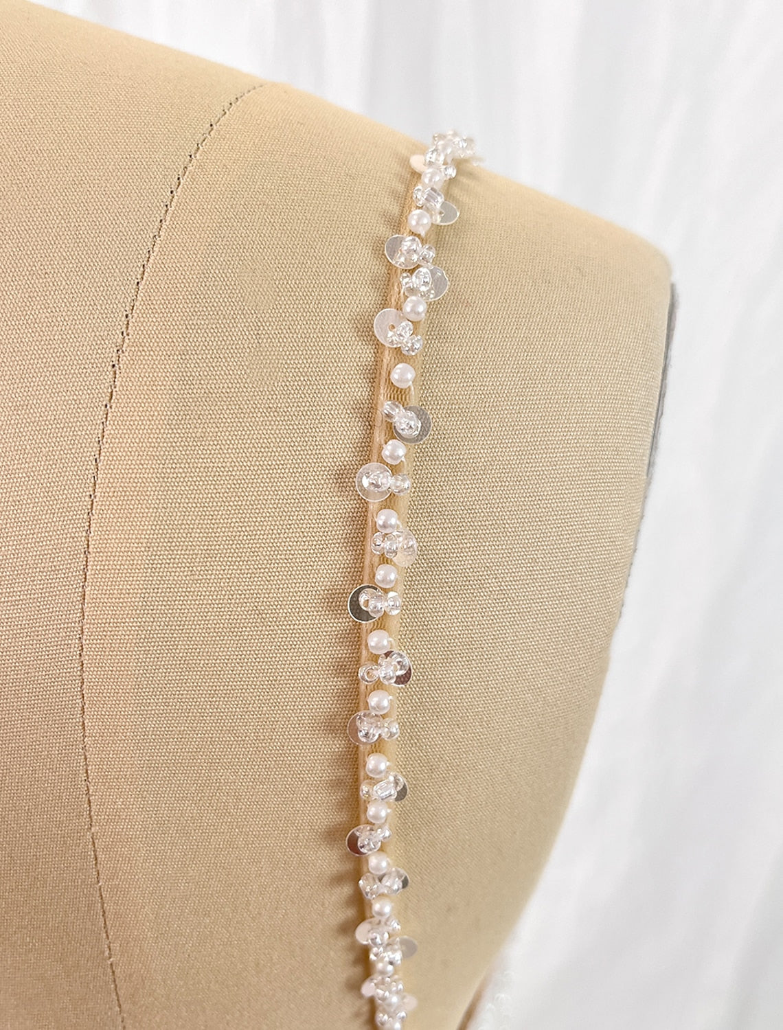 Wholesa Beach Boho Wedding Dresses Sheath / Column Camisole Sleeveless Sweep / Brush Train Sequined Bridal Gowns With Pearls Beading