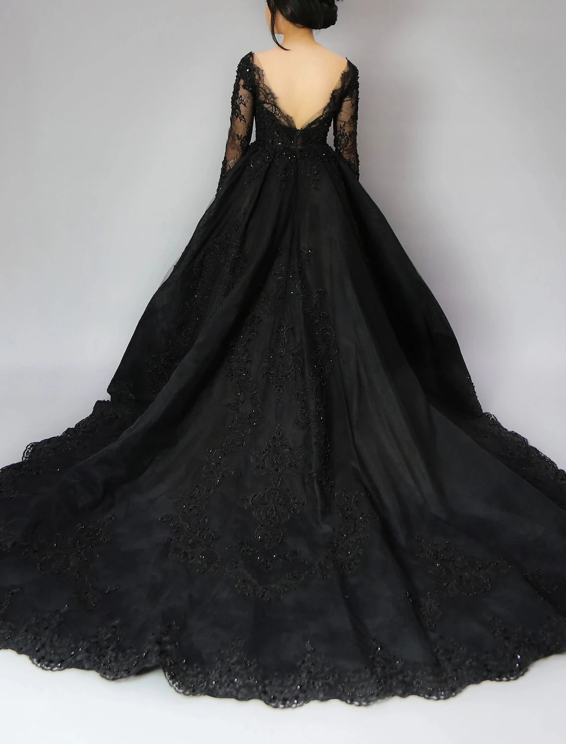 wholesale  Reception Gothic Black Wedding Dresses Formal Ball Gown V Neck Long Sleeve Chapel Train Lace Bridal Gowns With Pleats Appliques Summer Fall Halloween Wedding Party