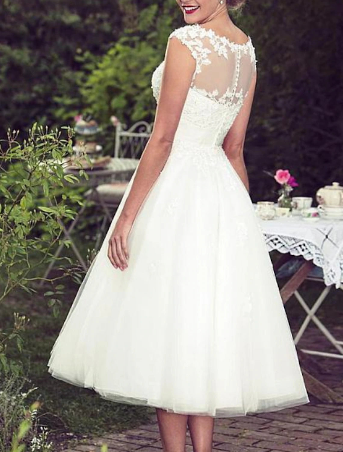Wholesa Reception Vintage 1940s / 1950s Simple Wedding Dresses Wedding Dresses A-Line Illusion Neck Half Sleeve Tea Length Lace Bridal Gowns With Appliques