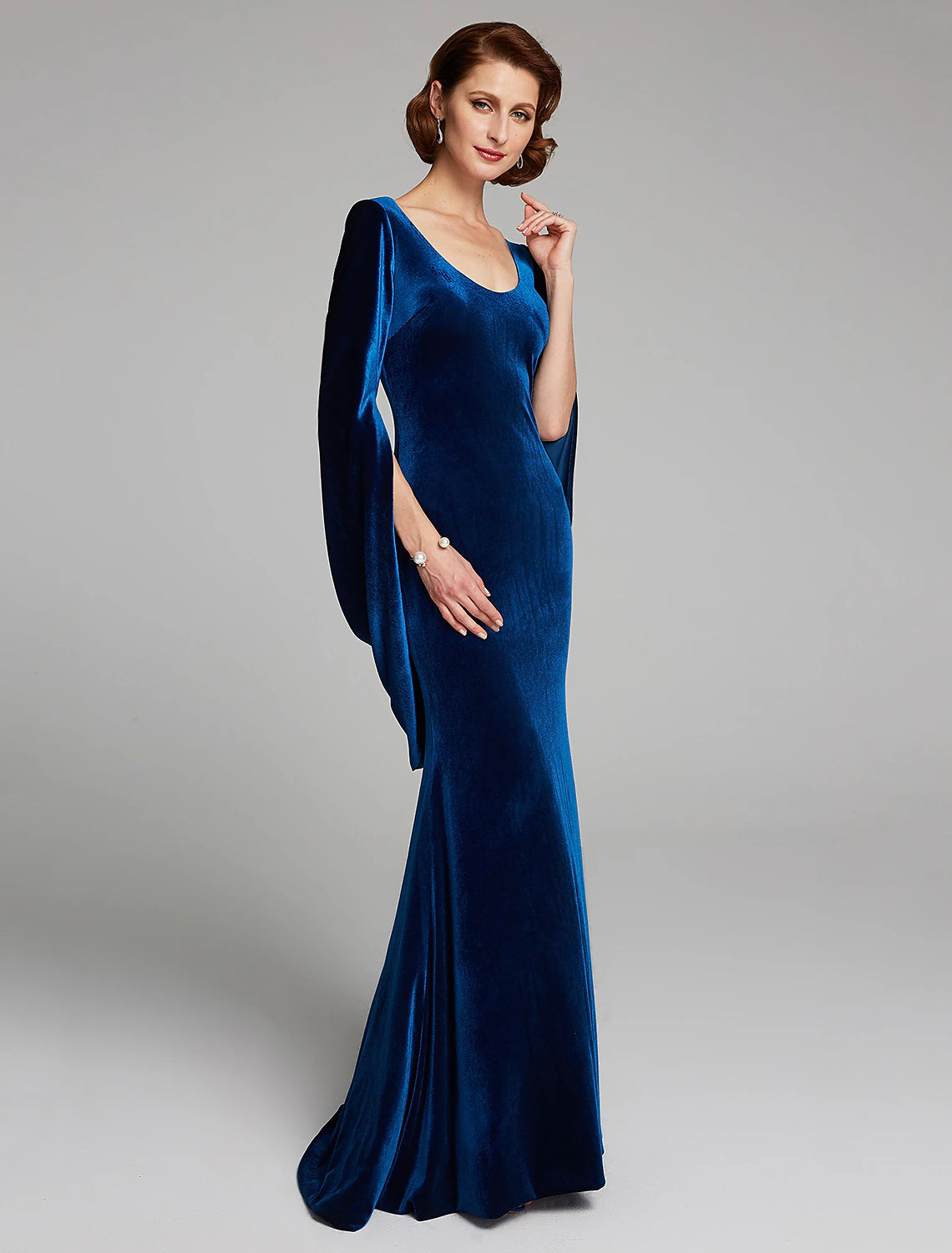 wholesale  Mermaid / Trumpet Mother of the Bride Dress Vintage Plus Size Sexy Scoop Neck Sweep / Brush Train Velvet Long Sleeve with Pleats
