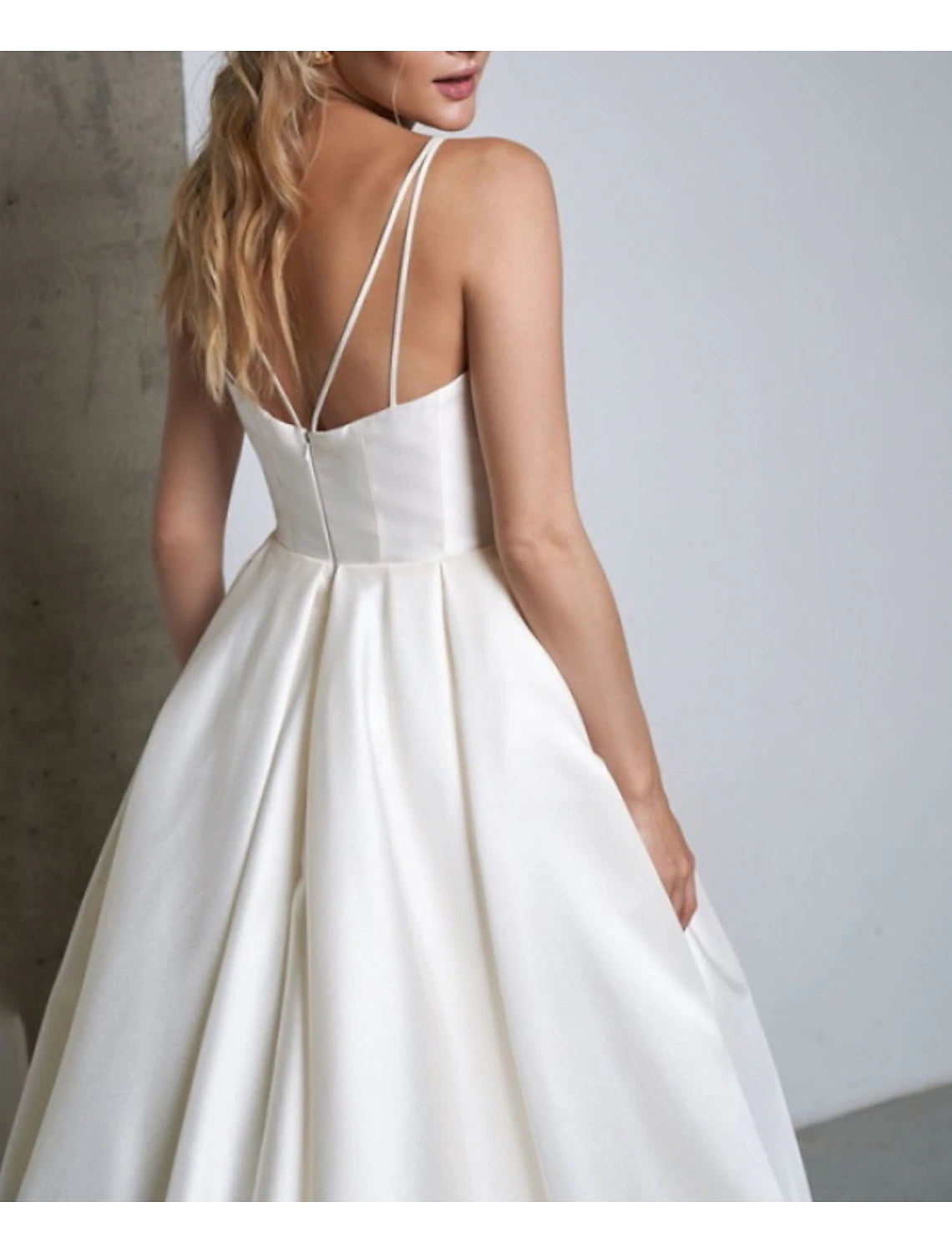 Wholesa Hall Simple Wedding Dresses A-Line Sweetheart Camisole Spaghetti Strap Court Train Satin Bridal Gowns With Pleats Split Front