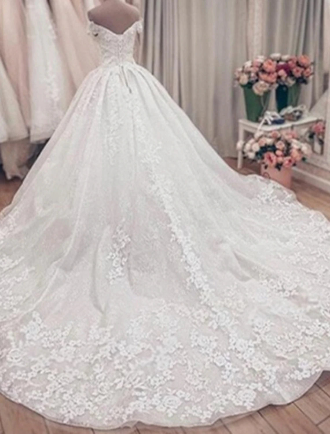 wholesale  Engagement Formal Wedding Dresses Ball Gown Off Shoulder Cap Sleeve Chapel Train Lace Bridal Gowns With Appliques Summer Fall Wedding Party