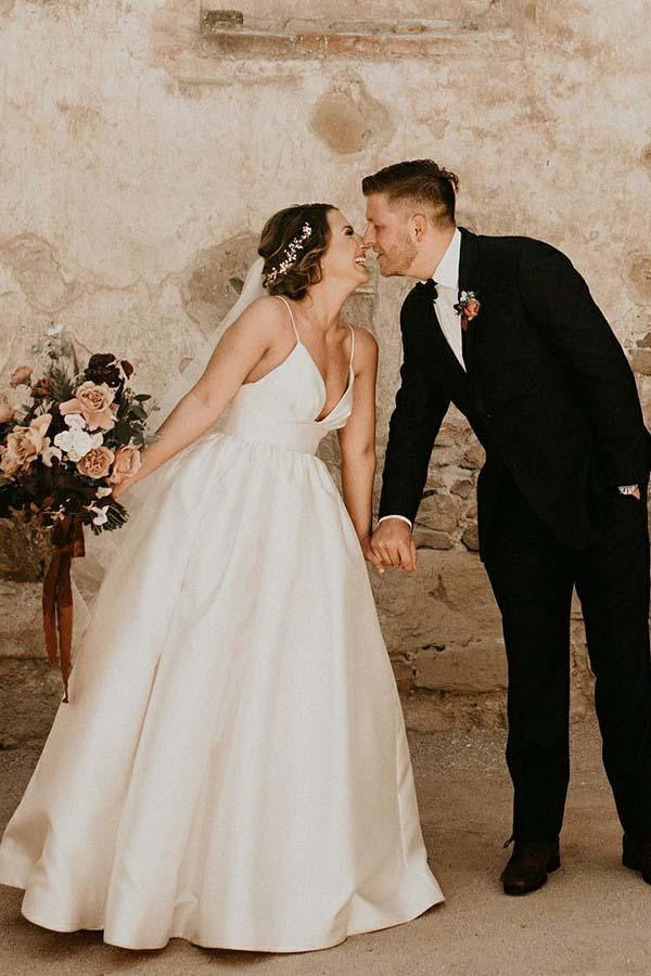 Wholesa A-Line Floor Length Sleeveless Straps Ivory Wedding Dress