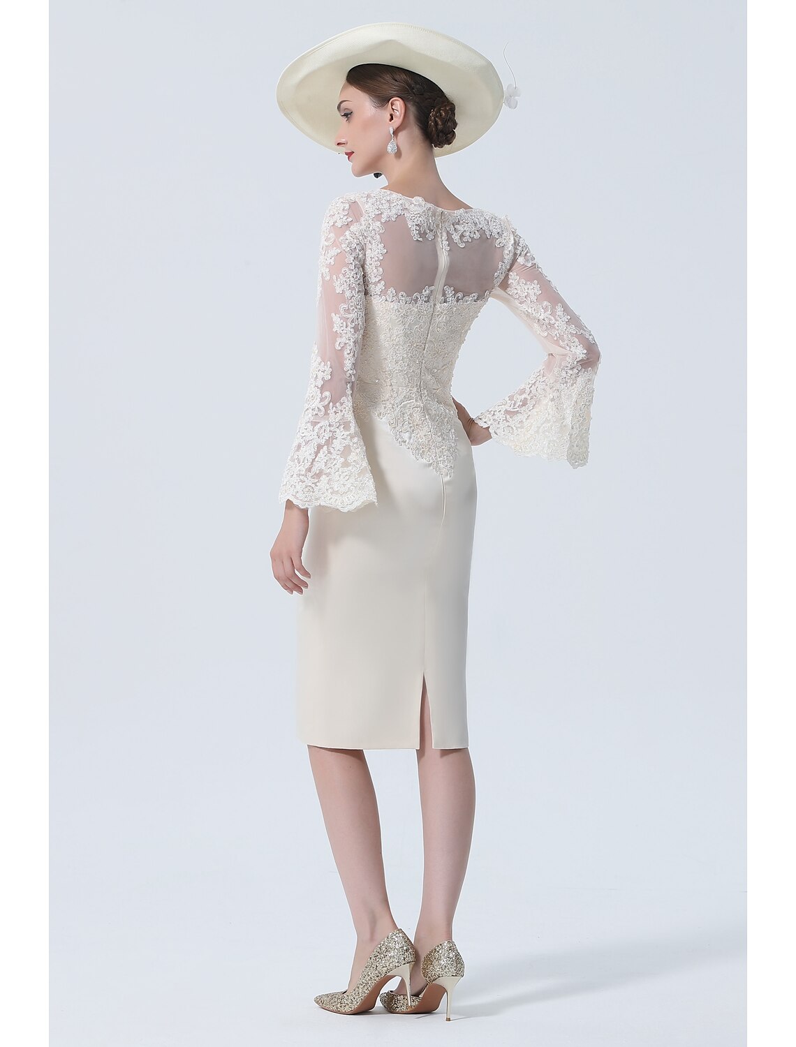 wholesale  Sheath / Column Mother of the Bride Dress Vintage Plus Size Elegant Jewel Neck Knee Length Satin Lace Long Sleeve with Lace