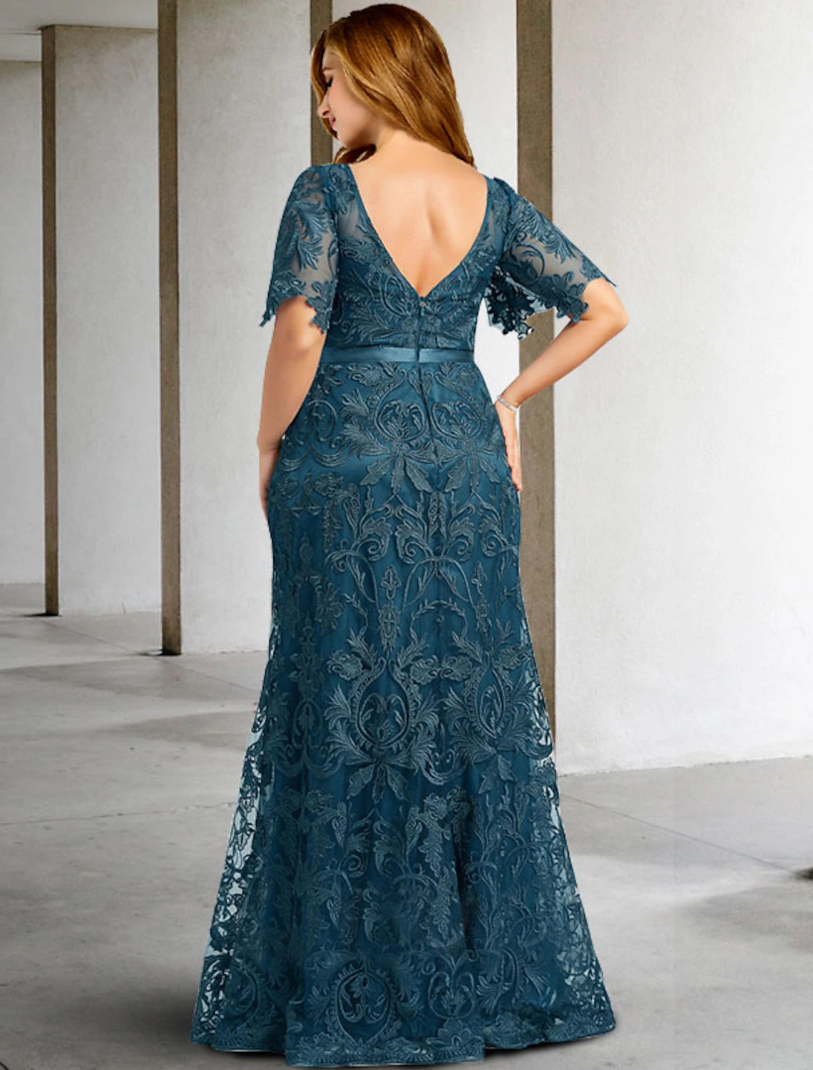 wholesale  Two Piece Sheath / Column Mother of the Bride Dress Plus Size Hide Belly Elegant Jewel Neck Sweep / Brush Train Lace Short Sleeve No with Sash / Ribbon Appliques