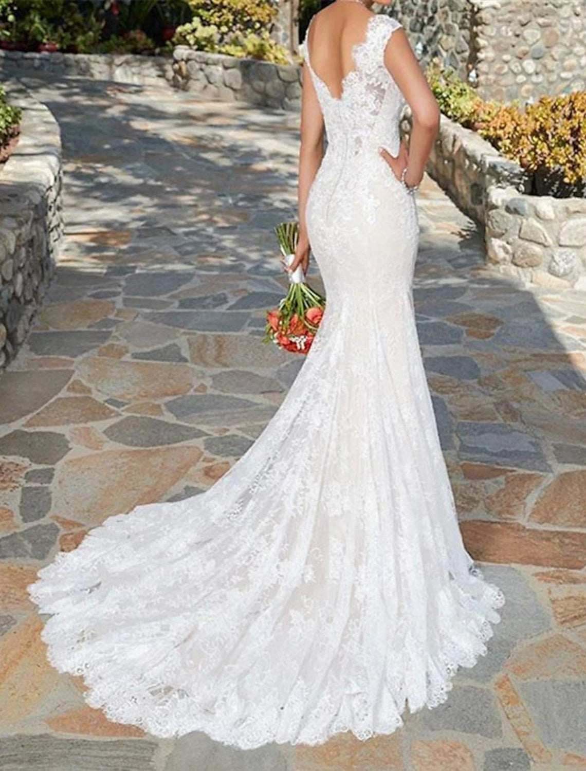 Wholesa Sexy Formal Wedding Dresses Mermaid / Trumpet V Neck Cap Sleeve Court Train Lace Bridal Gowns With Appliques