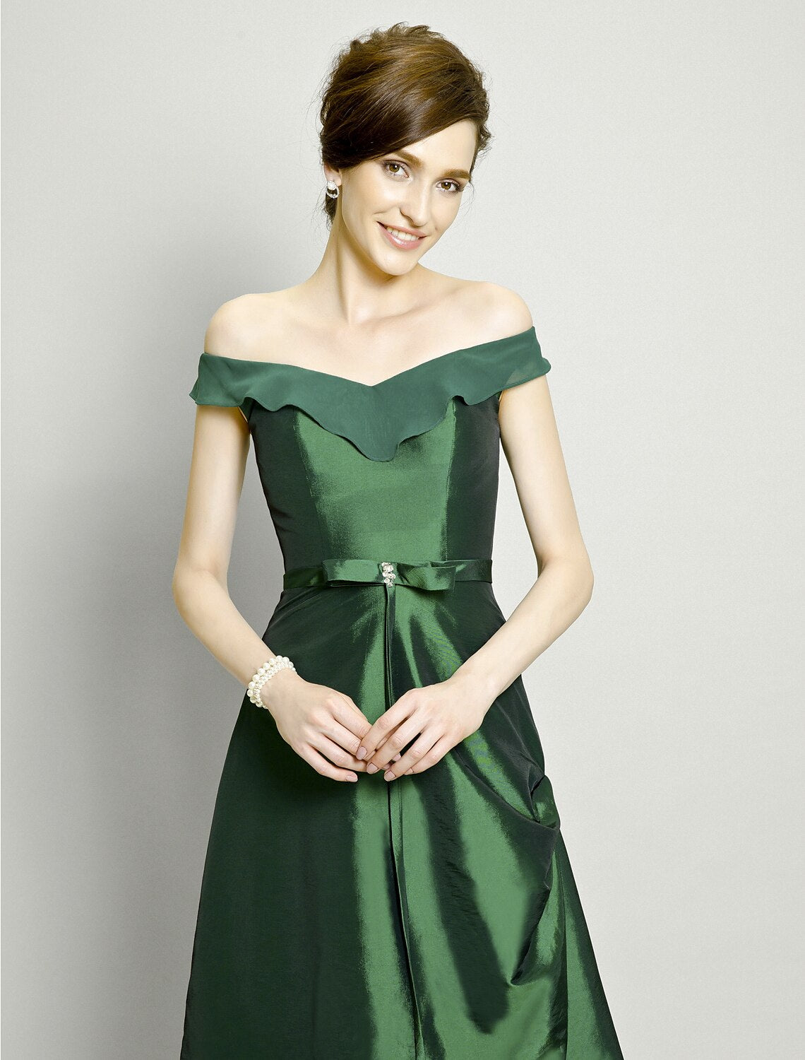 wholesale  A-Line Mother of the Bride Dress Elegant High Low Off Shoulder Asymmetrical Chiffon Taffeta Short Sleeve with Pick Up Skirt Bow(s) Beading