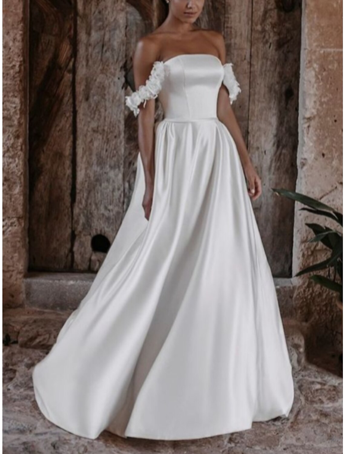 Wholesa Hall Formal Wedding Dresses A-Line Off Shoulder Sleeveless Floor Length Satin Bridal Gowns With Pleats Flower