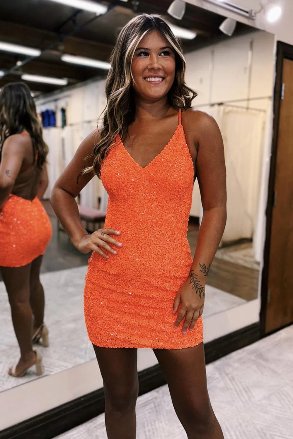 Wholesa Sparkly Sequins Halter Bodycon Short Prom Dress Homecoming Dresses