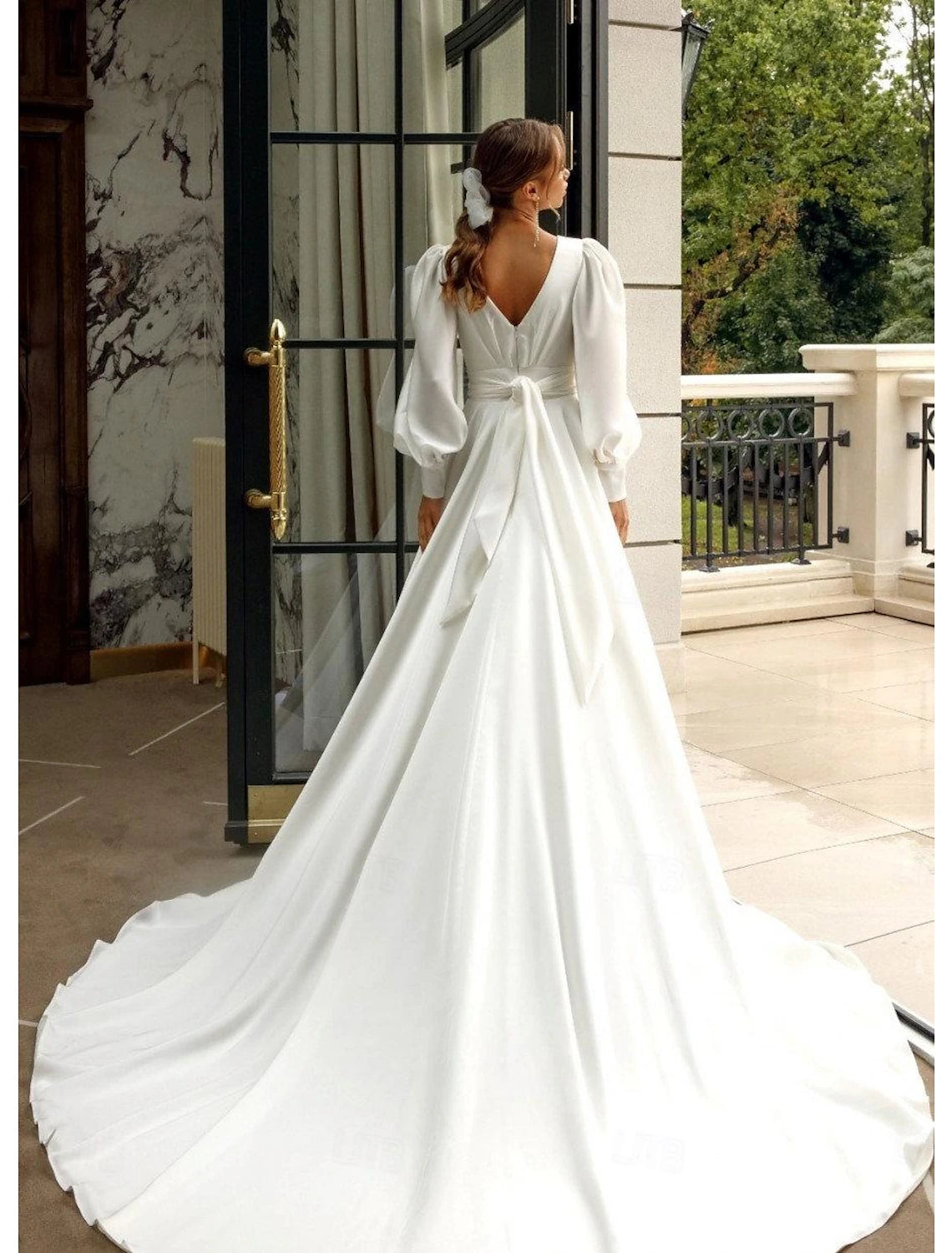 Wholesa Wedding Dresses A-Line V Neck Long Sleeve Court Train Chiffon Bridal Gowns With Pleats Solid Color