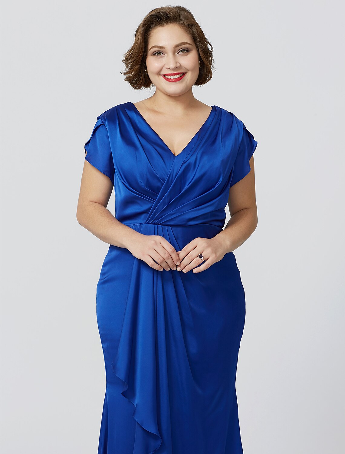 wholesale  Sheath / Column Mother of the Bride Dress Formal Chic & Modern Glamorous & Dramatic Plus Size V Neck Floor Length Chiffon Over Satin Short Sleeve No with Criss Cross Pleats