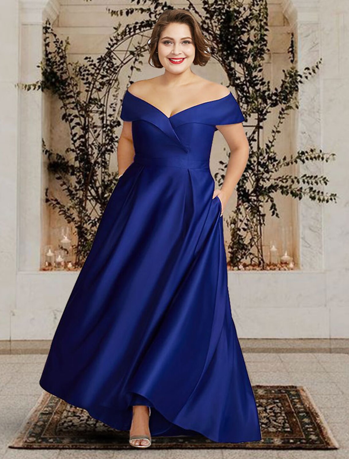 wholesale  A-Line Mother of the Bride Dress Plus Size Elegant V Neck Sweep / Brush Train Satin Short Sleeve with Pleats