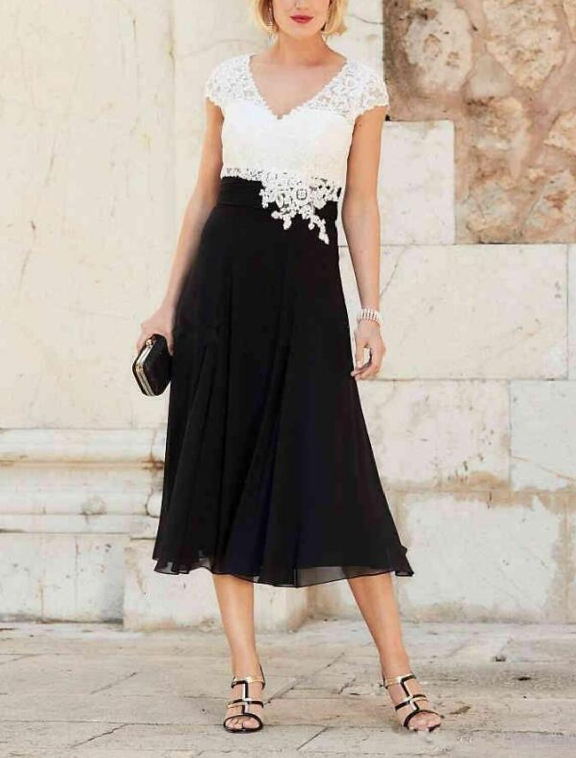 wholesale  A-Line Mother of the Bride Dress Plus Size Plunging Neck Tea Length Chiffon Lace Short Sleeve with Appliques