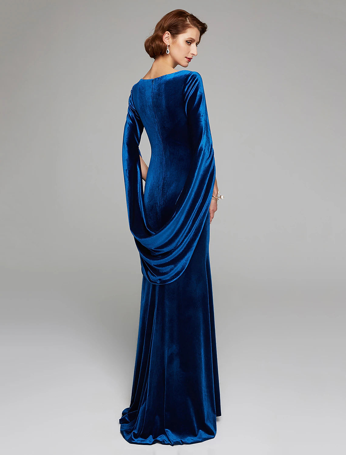 wholesale  Mermaid / Trumpet Mother of the Bride Dress Vintage Plus Size Sexy Scoop Neck Sweep / Brush Train Velvet Long Sleeve with Pleats