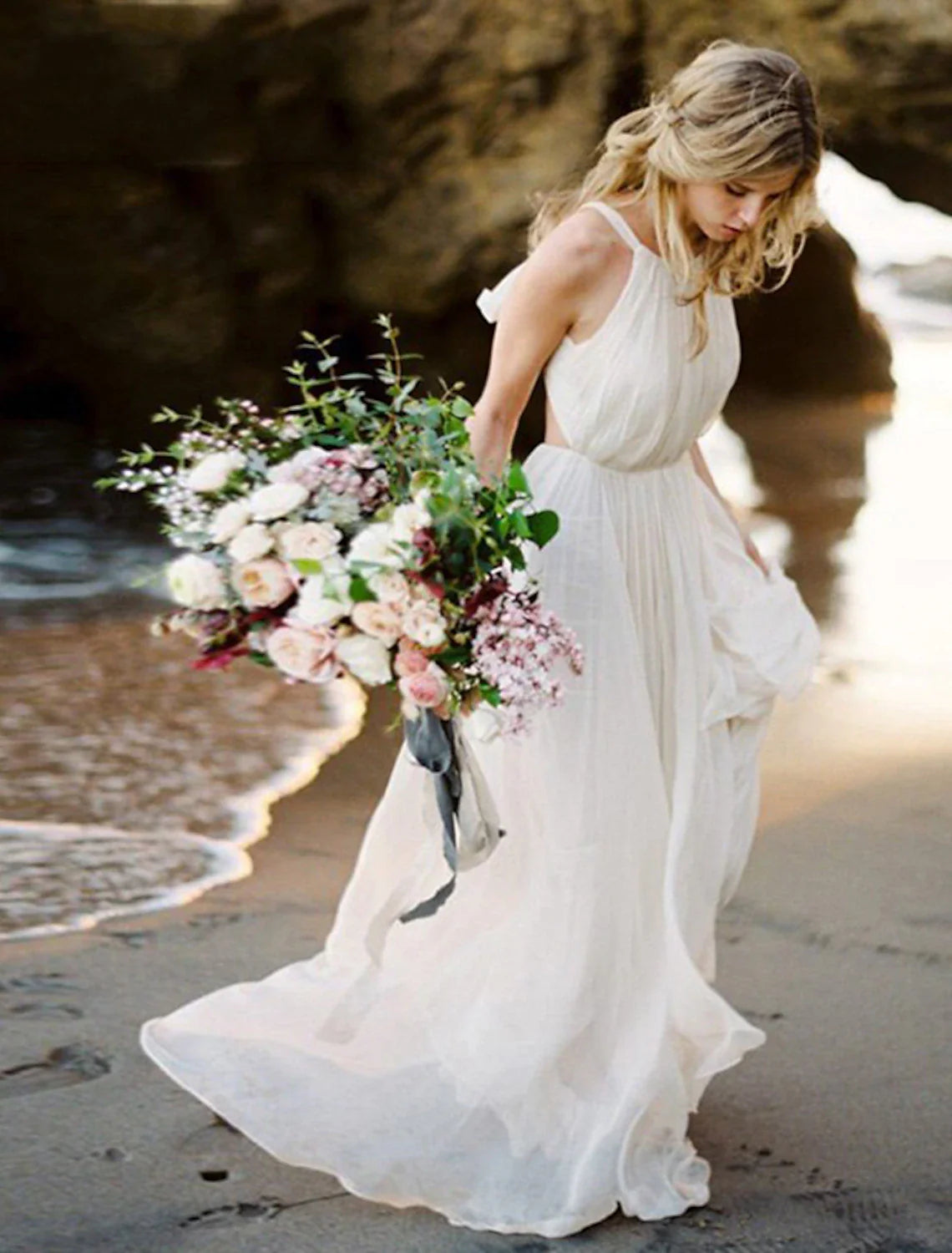 Wholesa Beach Open Back Boho Wedding Dresses A-Line Halter Neck Sleeveless Sweep / Brush Train Chiffon Bridal Gowns With Solid Color