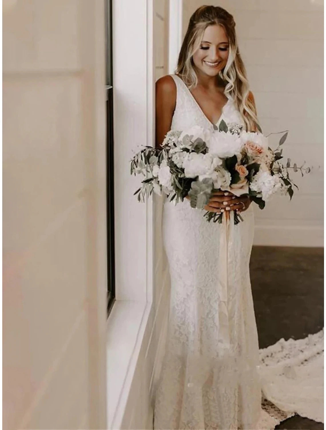 wholesale  Reception Formal Wedding Dresses Mermaid / Trumpet V Neck Sleeveless Court Train Lace Bridal Gowns With Embroidery