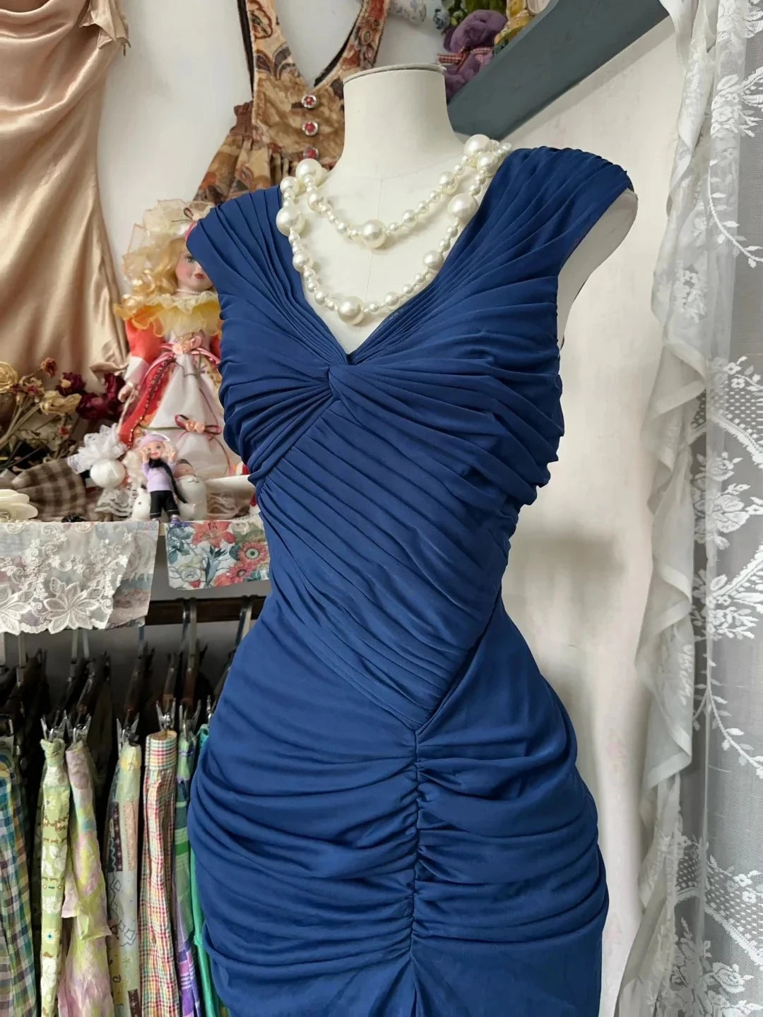 Elegant Fitted V-neck Sleeveless Ruched Mermaid Prom Dress